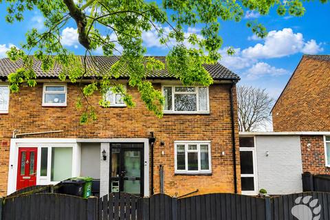 3 bed property, in St. Peters Pavement, £385,000