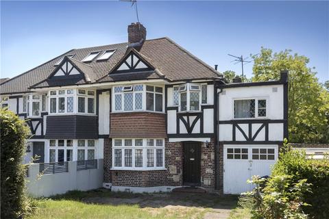 1 bed property, in Coombe Lane, £325,000