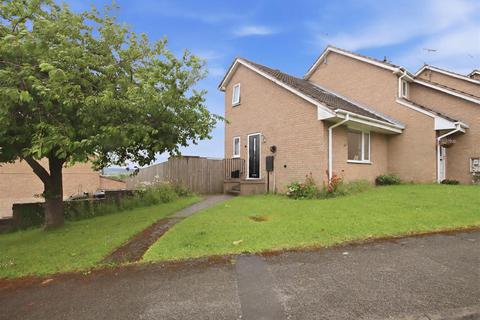 1 bed property, in Wellspring Close, £169,950