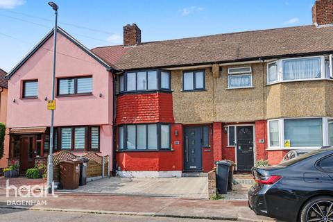 3 bed property, in Sedgemoor Drive, £450,000