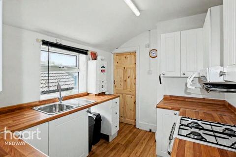 2 bed property, in Institute Road, £200,000