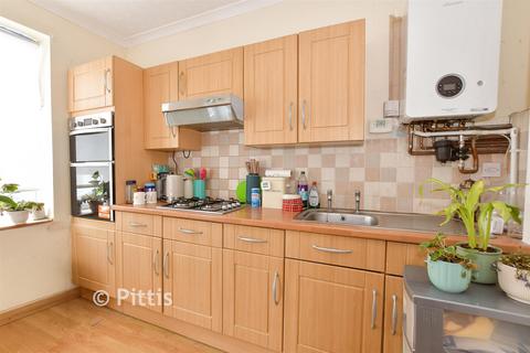 2 bed property, in South Street, £100,000