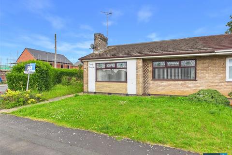2 bed property, in Ashburton Close, £145,000
