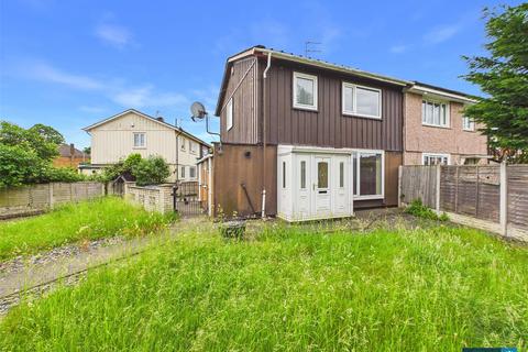 3 bed property, in Wallace Road, £110,000