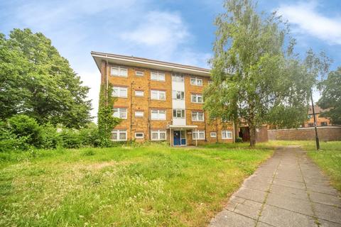 1 bed property, in Old Redbridge Road, £80,000