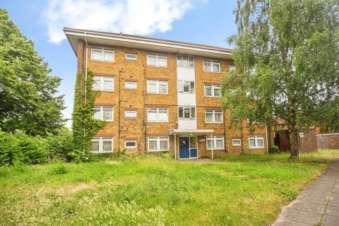 1 bed property, in Old Redbridge Road, £80,000