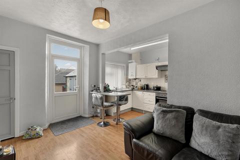 3 bed property, in King Street, £180,000