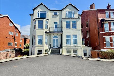 1 bed property, in Promenade, £70,000