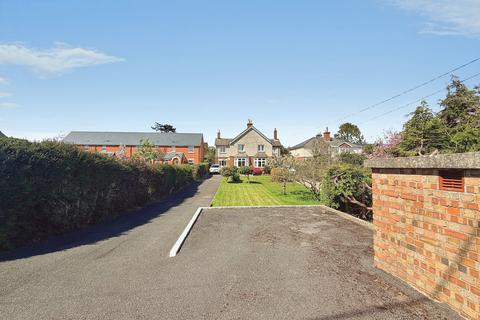 2 bed property, in Exbury Road, £300,000