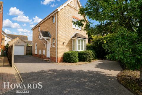 3 bed property, in Guildhall Road, £295,000