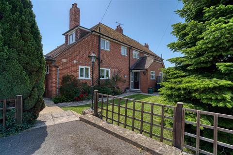 3 bed property, in Shaftesbury Road, £350,000