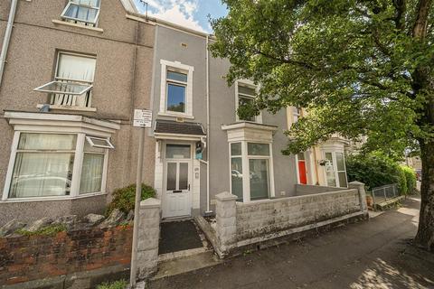 5 bed property, in St. Helens Avenue, £280,000