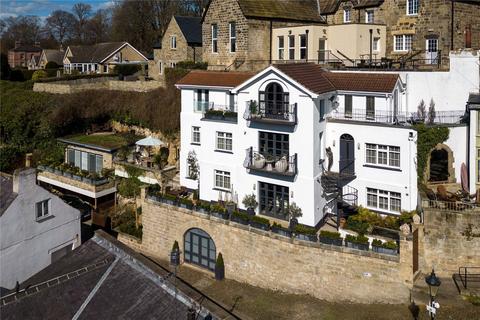 5 bed property, in Waterside, £1,395,000