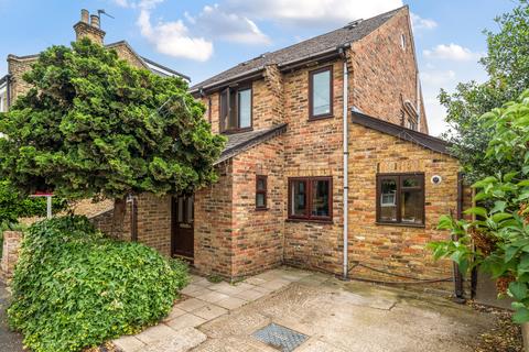 3 bed property, in Latimer Road, £850,000