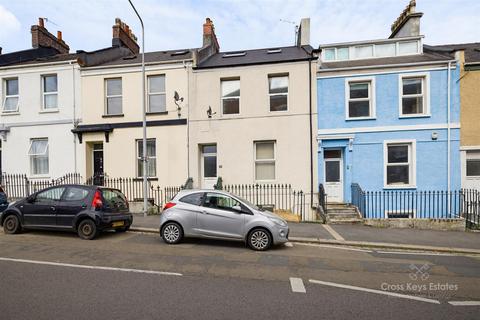 2 bed property, in Molesworth Road, £140,000