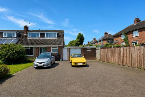 3 bed property, in Gloucester Place, £205,000