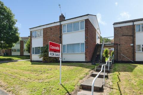 2 bed property, in Beaconview Road, £120,000