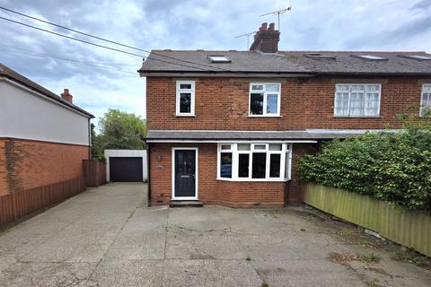 4 bed property, in Broad Road, £425,000