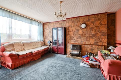 2 bed property, in Portbury Close, £350,000