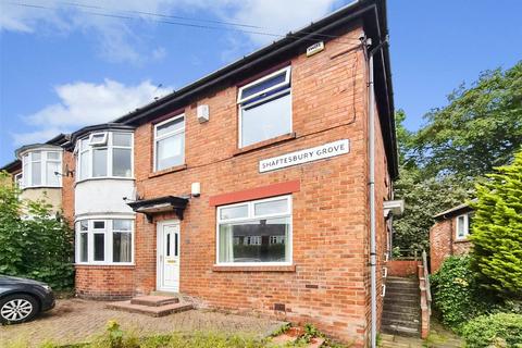 2 bed property, in Shaftesbury Grove, £160,000