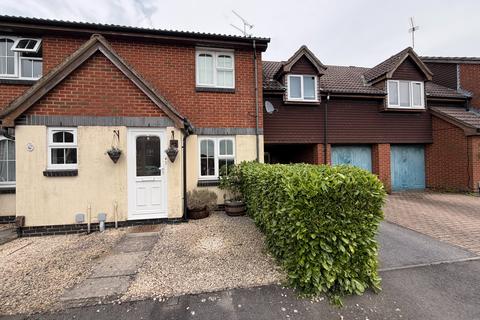 2 bed property, in Harvester Close, £200,000