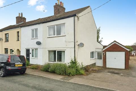 2 bed property, in Old Main Road, £109,950