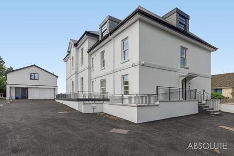2 bed property, in Thurlow Road, £245,000