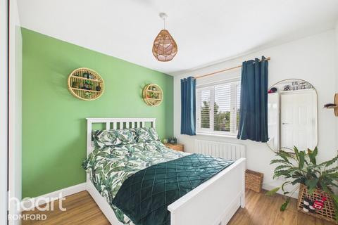 1 bed property, in Marwell Close, £210,000