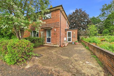 3 bed property, in Chobham, £450,000