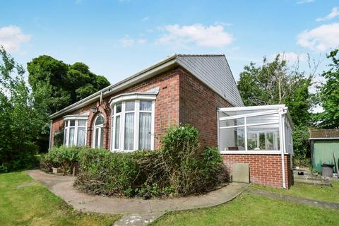 2 bed property, in Springwood Lane, £325,000