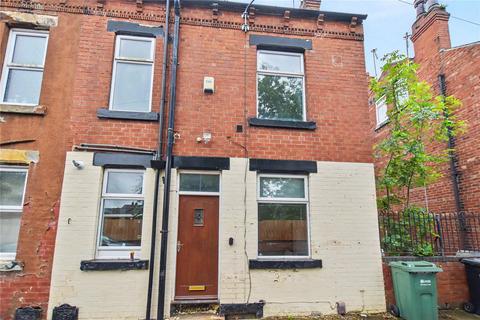2 bed property, in Harlech Mount, £73,000