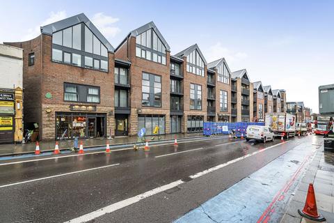 2 bed property, in Tooting High Street, £405,000