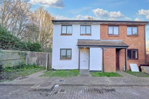 3 bed property, in 10 Eider Close, £415,000