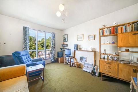 1 bed property, in Hunter House, £200,000