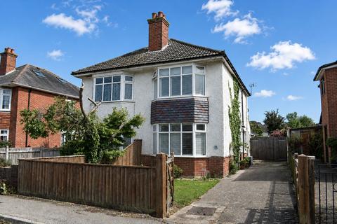 2 bed property, in Burrard Grove, £725,000