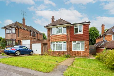 4 bed property, in Ridge Avenue, £995,000