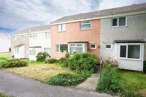 3 bed property, in Halcombe Estate, £180,000