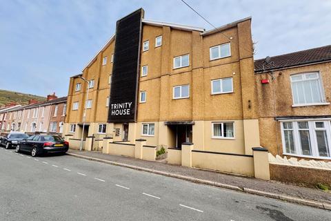 8 bed property, in Tydraw Street, £220,000