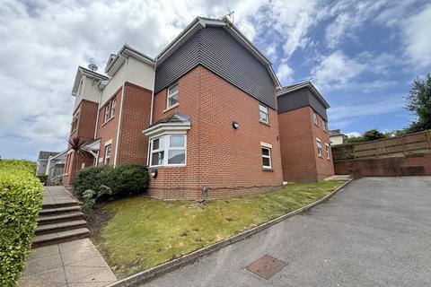 2 bed property, in Flat 5 Lauren Court, £130,000