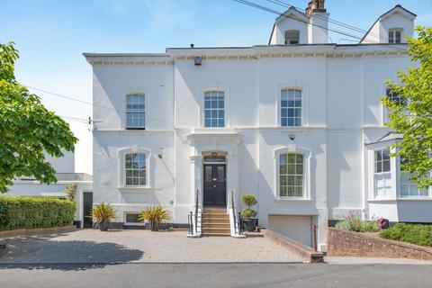 7 bed property, in Victoria Park Road, £1,795,000