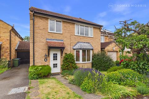 4 bed property, in Croftfield Road, £375,000