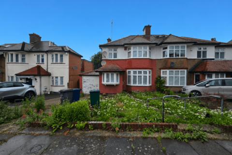 3 bed property, in Monkville Avenue NW11, £1,290,000