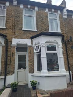 3 bed property, in London SE4, £675,000