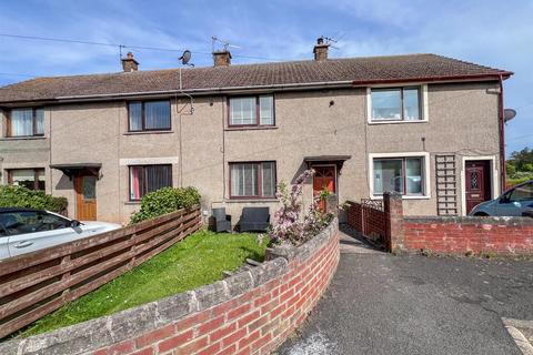 2 bed property, in West Field Road, £135,000