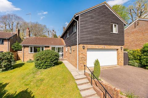 4 bed property, in Bluebells, £725,000
