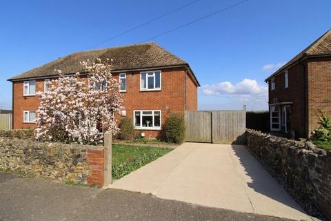3 bed property, in Kingston Avenue, £300,000