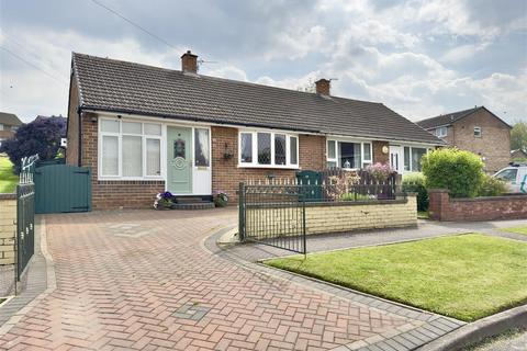 2 bed property, in Fylde Close, £180,000
