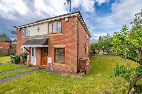 1 bed property, in Wenlock Gardens, £140,000