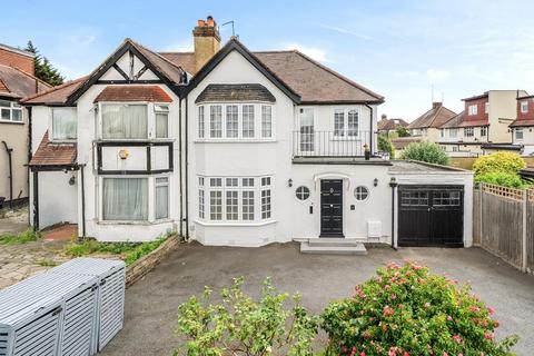 3 bed property, in Clarendon Gardens, £750,000