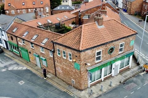 5 bed property, in 1-7 Beckside, £350,000